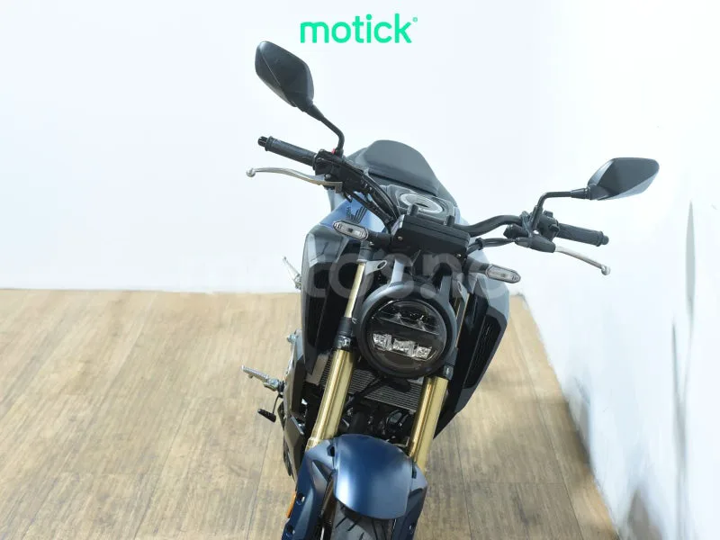 Honda CB125R - Vista 10