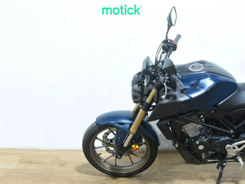 Honda CB125R - Vista 7