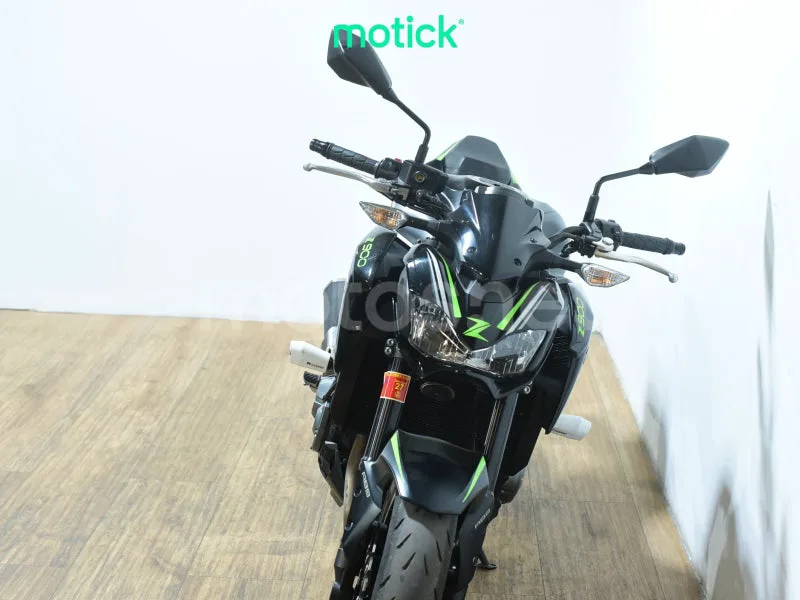 Kawasaki Z900 - Vista 11