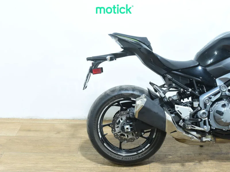 Kawasaki Z900 - Vista 3