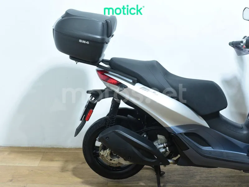 Piaggio MP3 - Vista 3