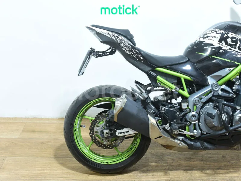 Kawasaki Z900 - Vista 3