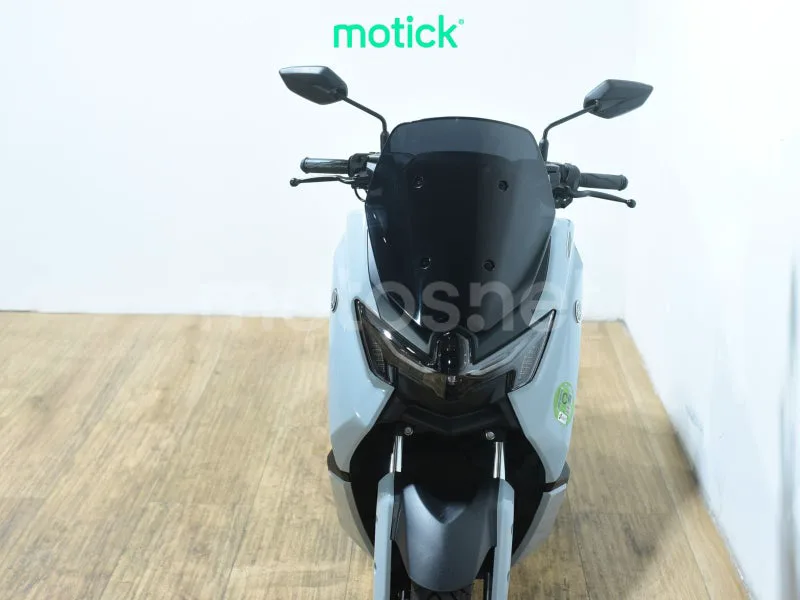 Yamaha NMAX - Vista 11