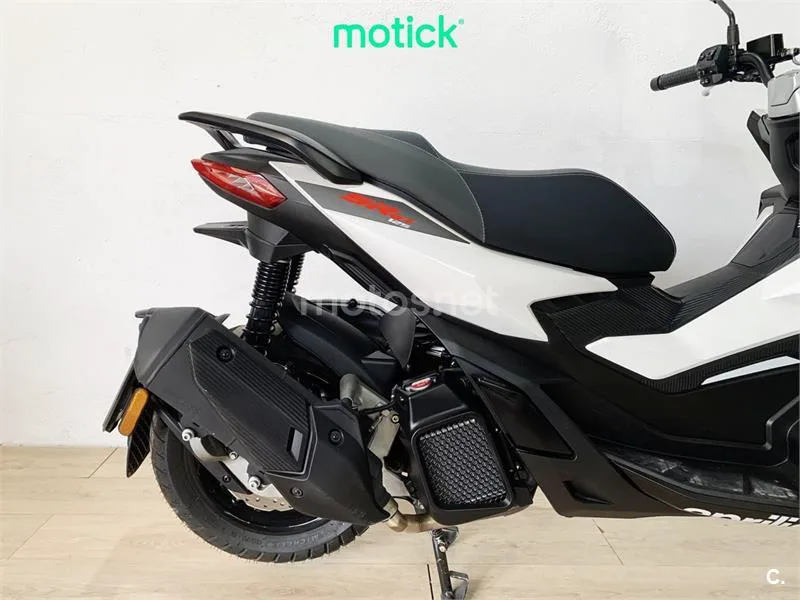 Aprilia SR GT 125 - Vista 3