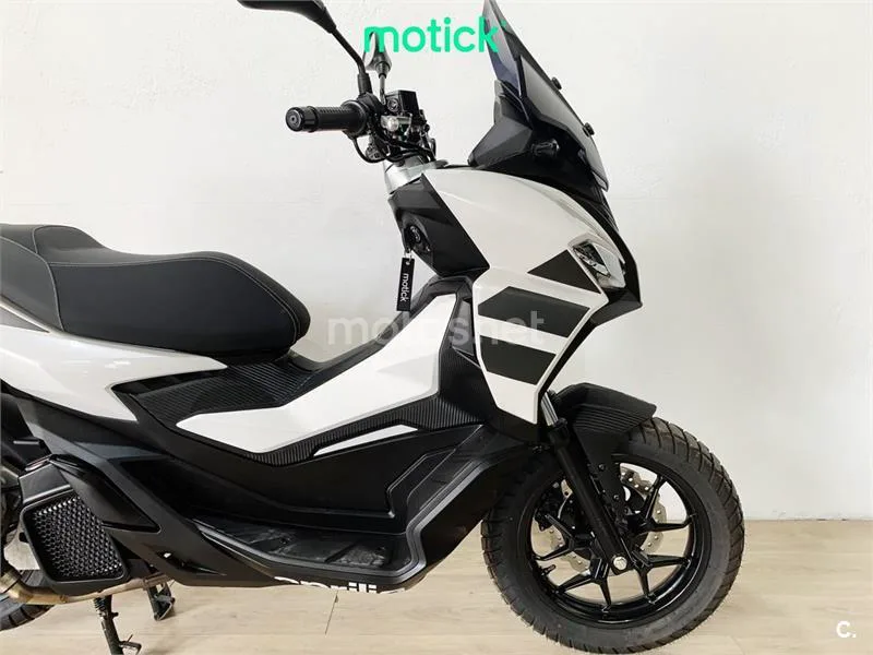 Aprilia SR GT 125 - Vista 4