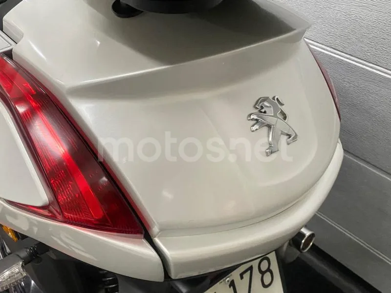 Peugeot Metropolis 400 - Vista 21