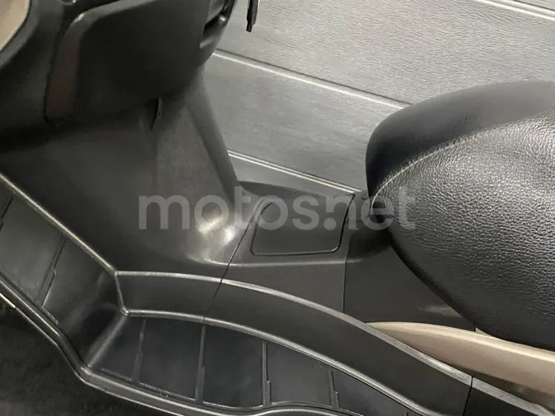 Suzuki Burgman 125 - Vista 15