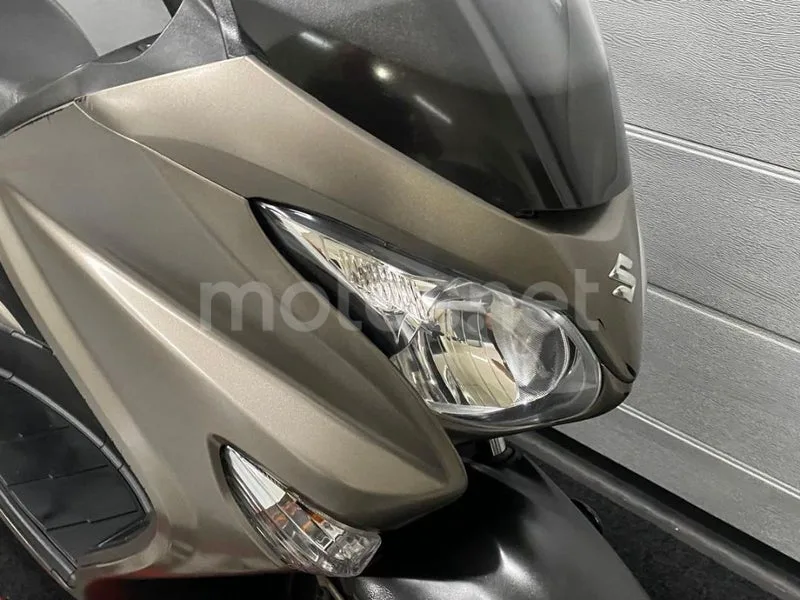 Suzuki Burgman 125 - Vista 8