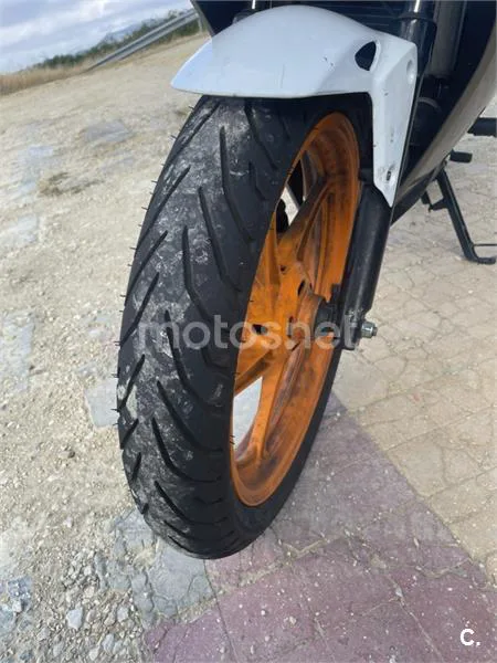 Honda CBR125R - Vista 4