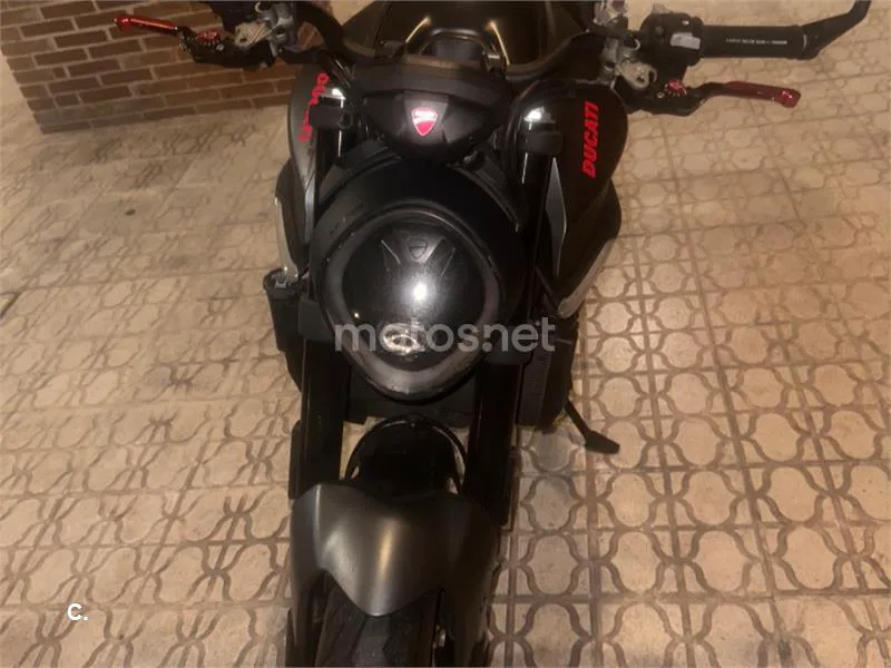 Ducati Monster - Vista 4