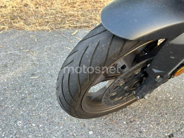 Honda CB650R - Vista 8