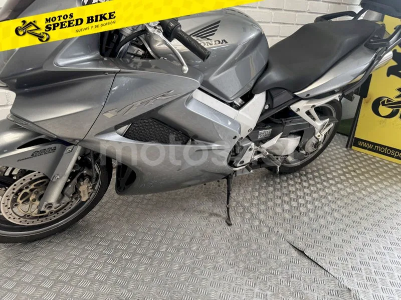 Honda VFR800F - Vista 16