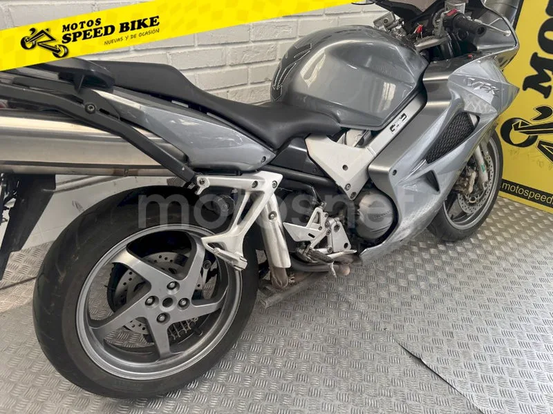 Honda VFR800F - Vista 5