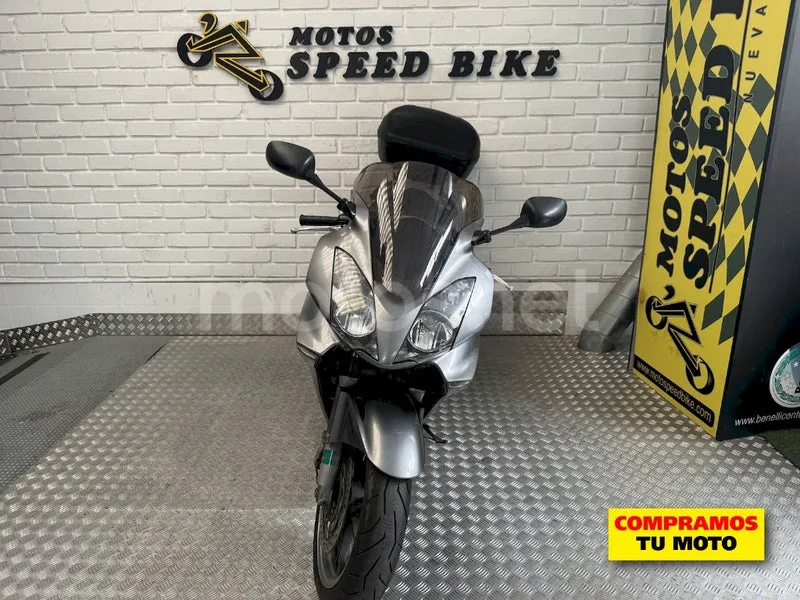 Honda VFR800F - Vista 6