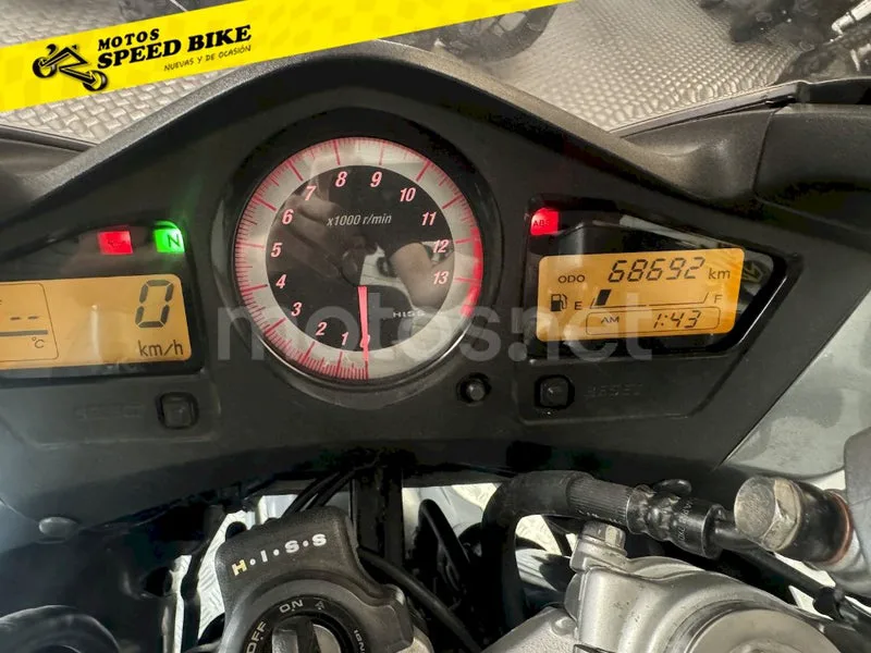 Honda VFR800F - Vista 10
