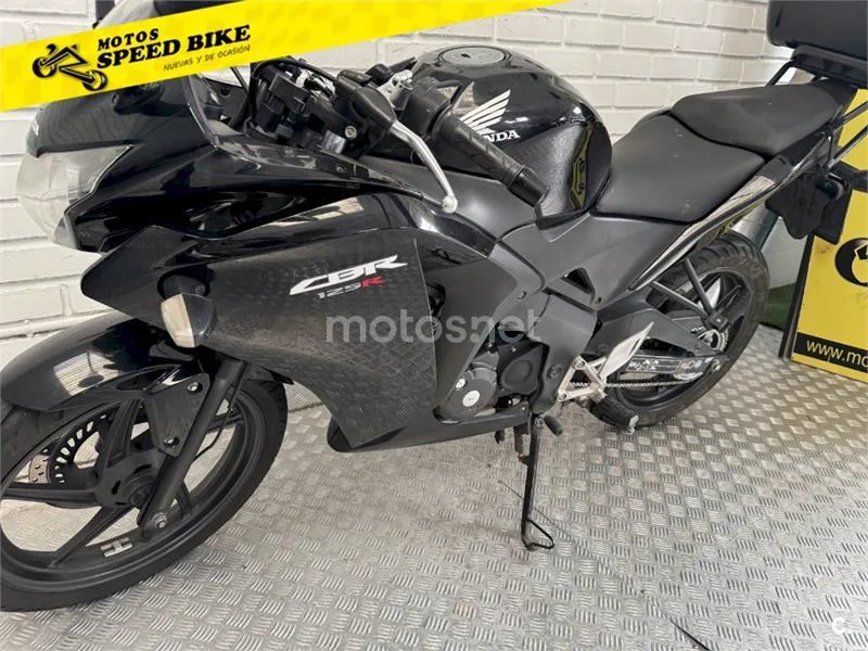 Honda CBR125R - Vista 17