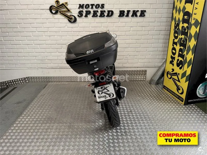 Honda CBR125R - Vista 18