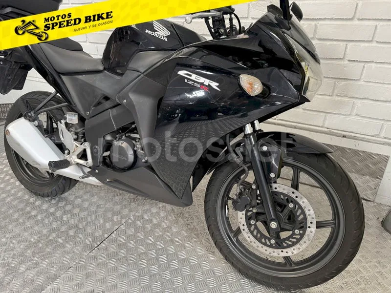 Honda CBR125R - Vista 3