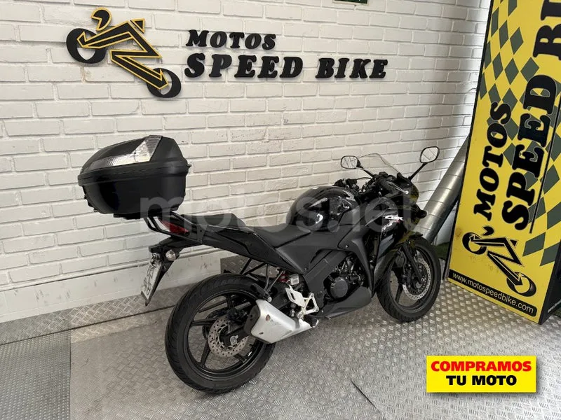Honda CBR125R - Vista 4