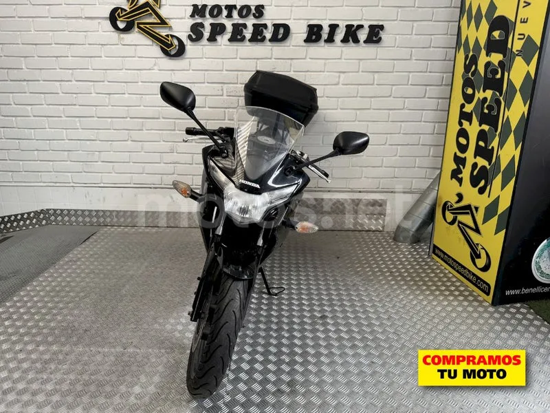 Honda CBR125R - Vista 6