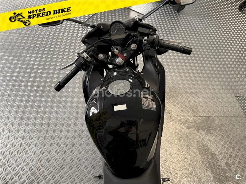 Honda CBR125R - Vista 8