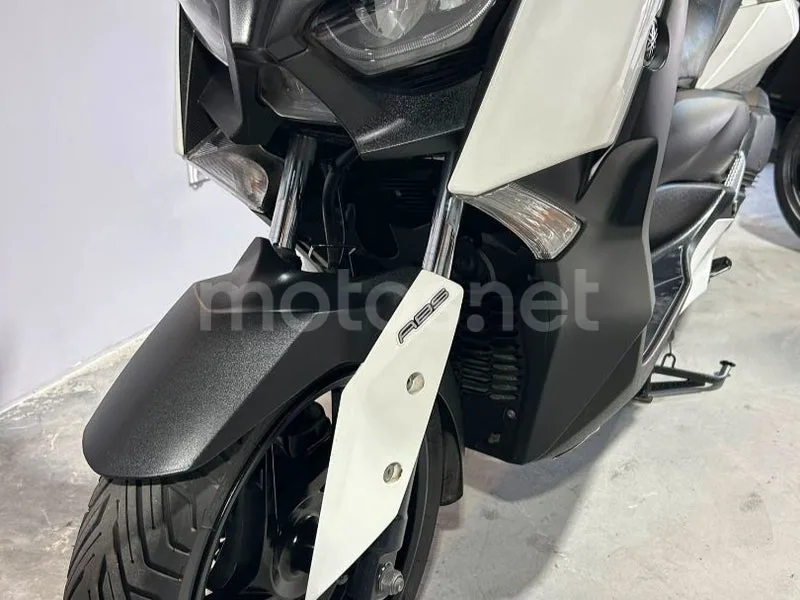Yamaha XMAX 300 - Vista 17