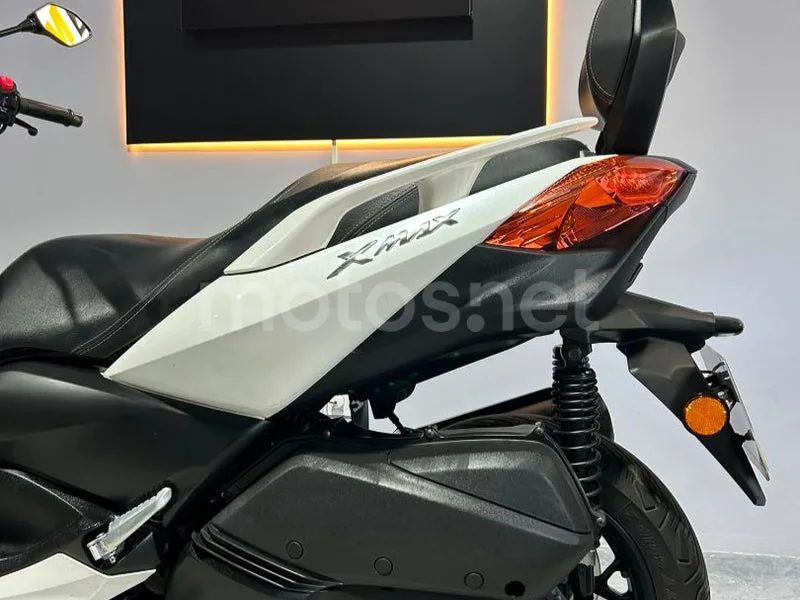 Yamaha XMAX 300 - Vista 3
