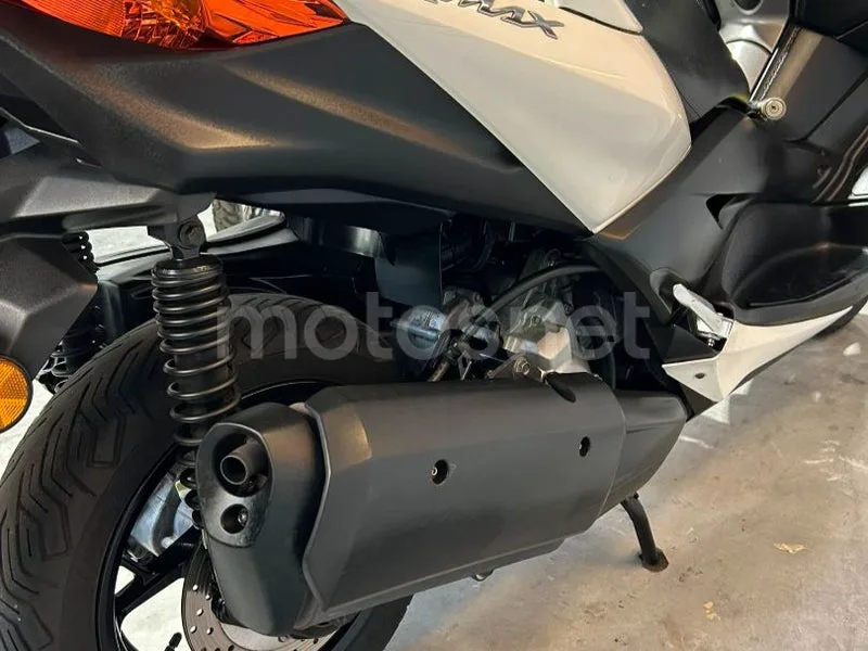 Yamaha XMAX 300 - Vista 4