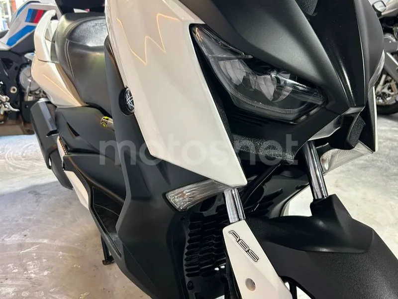 Yamaha XMAX 300 - Vista 5