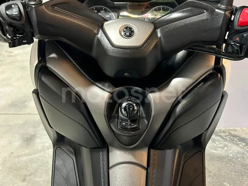 Yamaha XMAX 300 - Vista 7