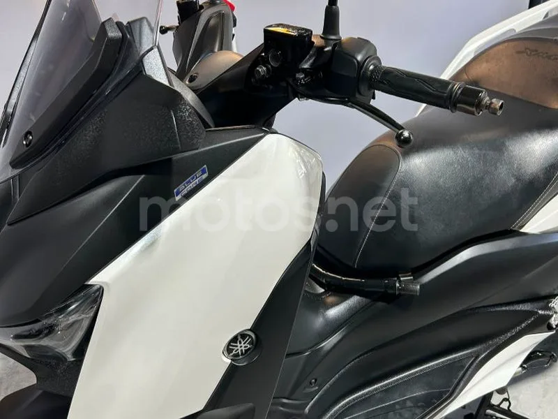 Yamaha XMAX 300 - Vista 8