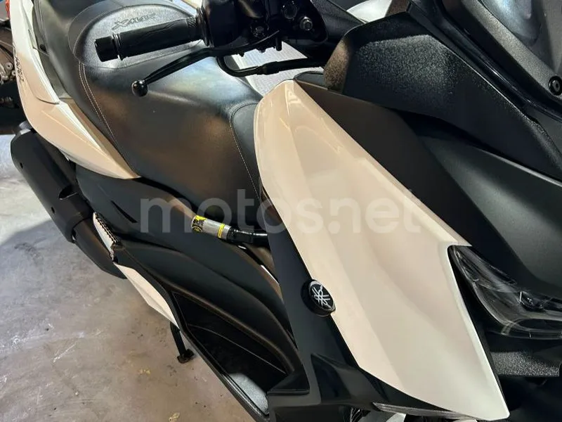 Yamaha XMAX 300 - Vista 9