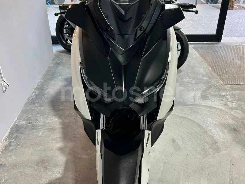 Yamaha XMAX 300 - Vista 10
