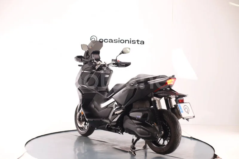 Honda ADV350 - Vista 4