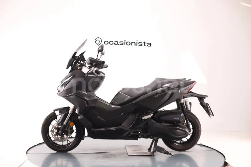Honda ADV350 - Vista 5