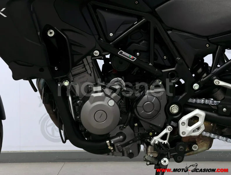 Benelli TRK 502 - Vista 9
