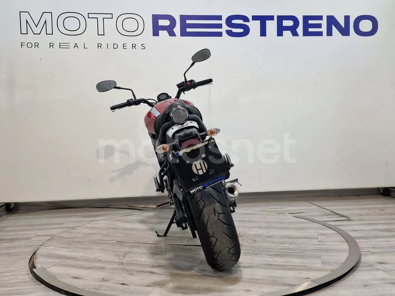 Yamaha XSR700 - Vista 8