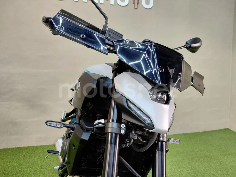Yamaha MT-07 - Vista 14