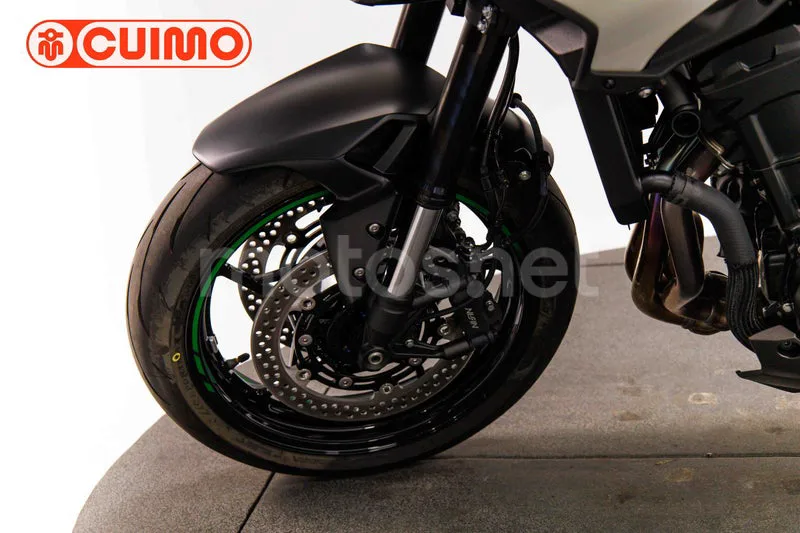 Kawasaki Z900 - Vista 21