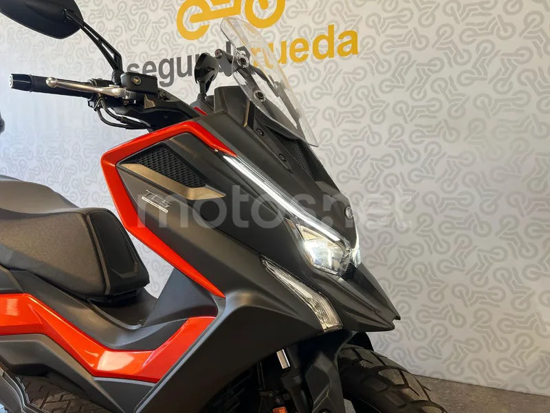Kymco DTX 350 - Vista 4