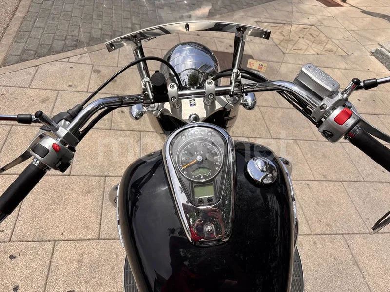 Suzuki Intruder C800 - Vista 13