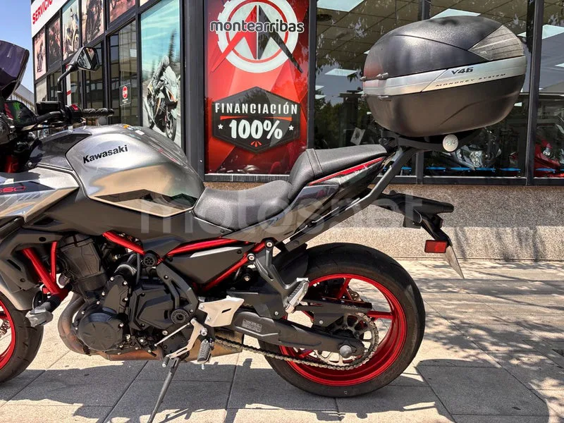 Kawasaki Z650 - Vista 3