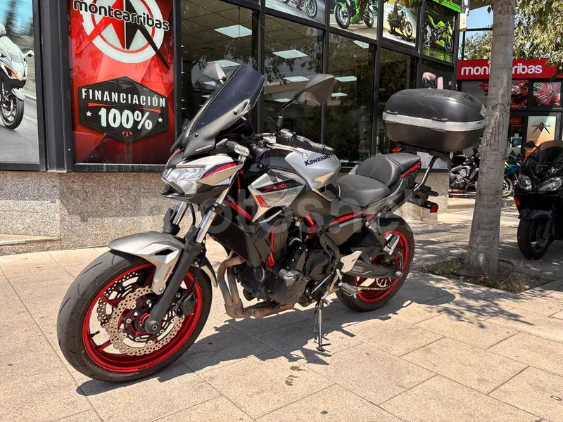 Kawasaki Z650 - Vista 4