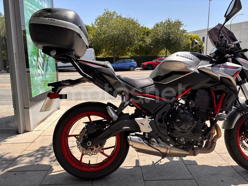 Kawasaki Z650 - Vista 8