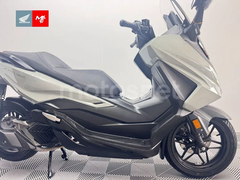 Honda Forza 125 - Vista 3