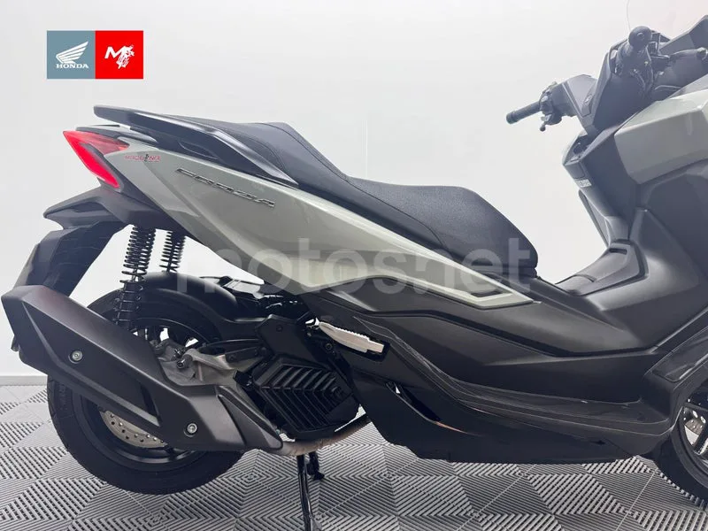 Honda Forza 125 - Vista 4