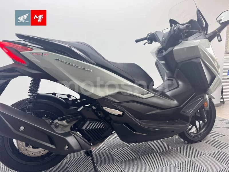 Honda Forza 125 - Vista 5