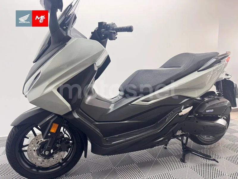 Honda Forza 125 - Vista 7