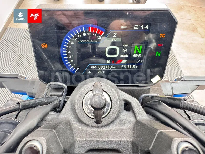 Suzuki GSX-8S - Vista 11