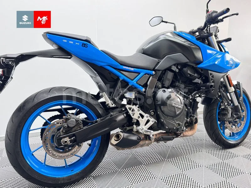 Suzuki GSX-8S - Vista 5